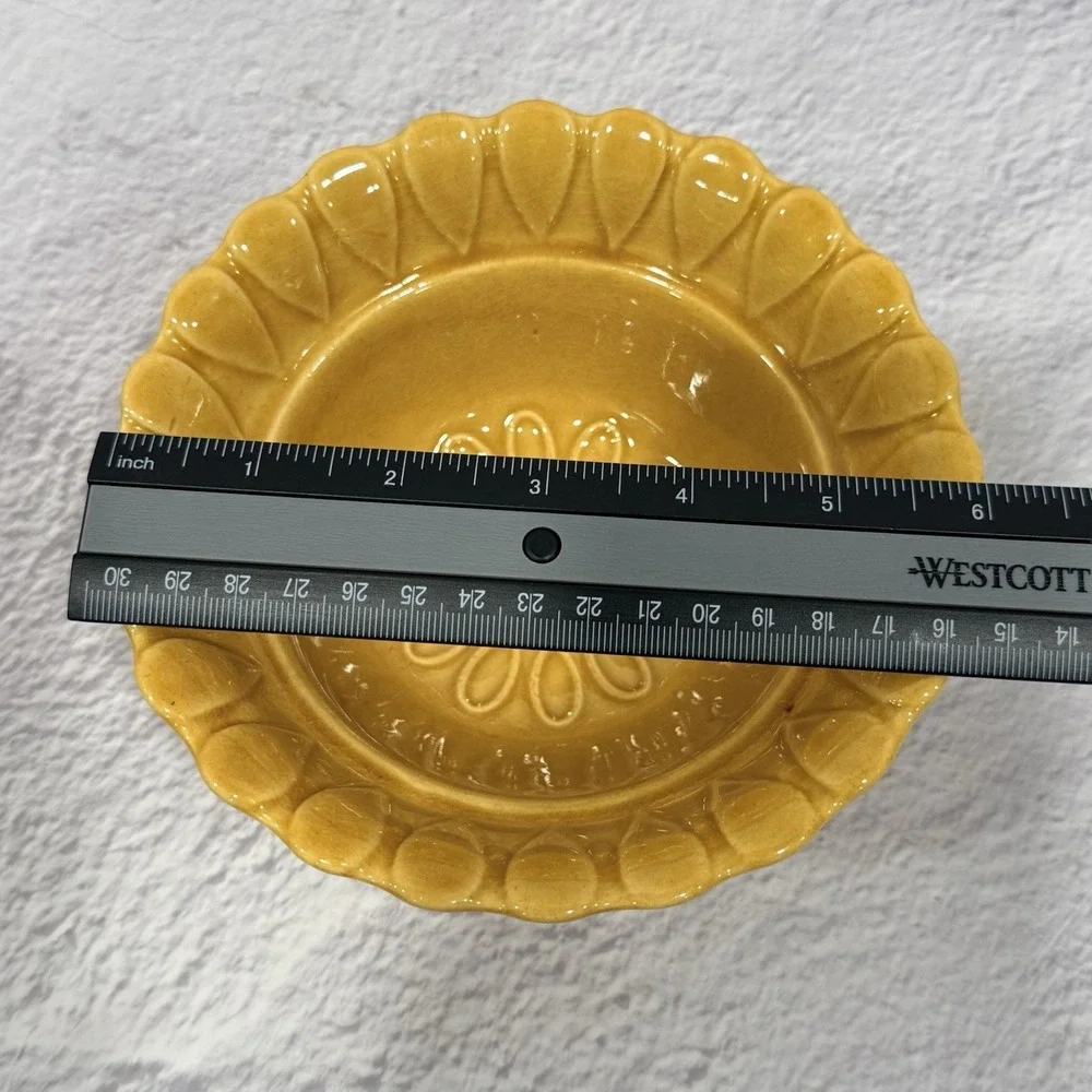 California Pottery this vintage